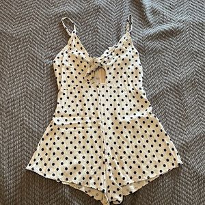 Polka dot romper, size small (Audrey 3+1)